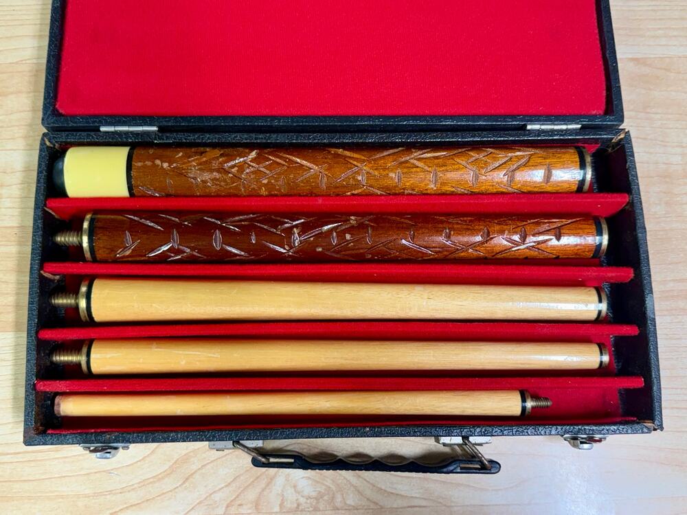 No Brand Name Pool Stick With Case.